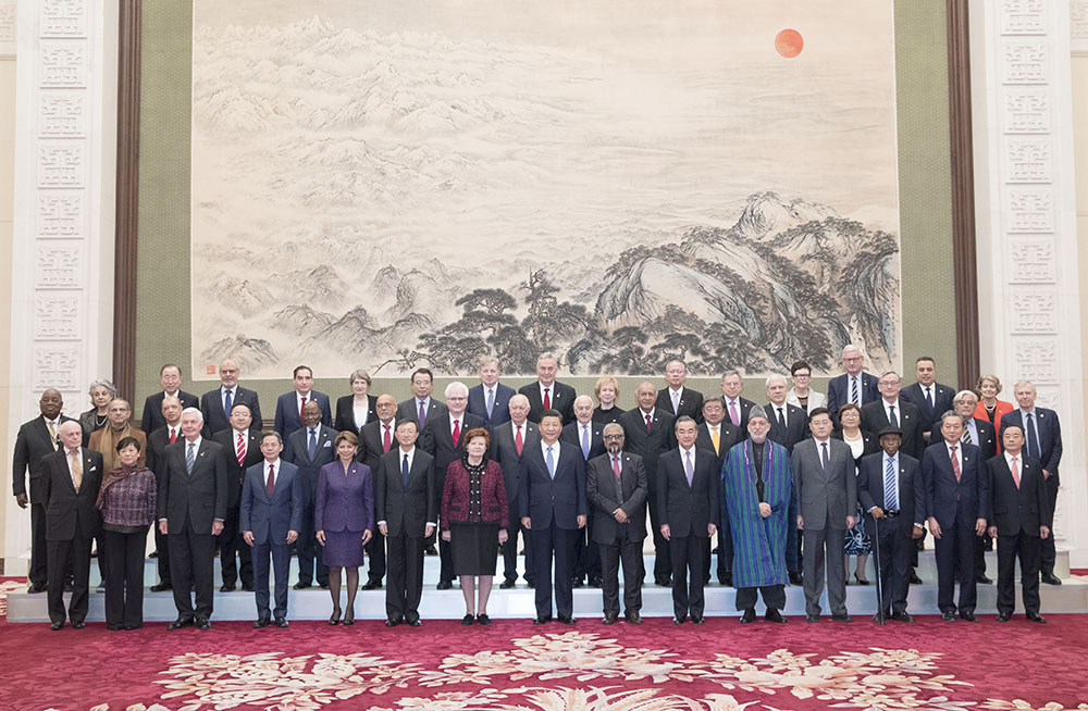 1562232694837570.jpg 【配图】习近平会见出席“2018从都国际论坛”外方嘉宾.jpg